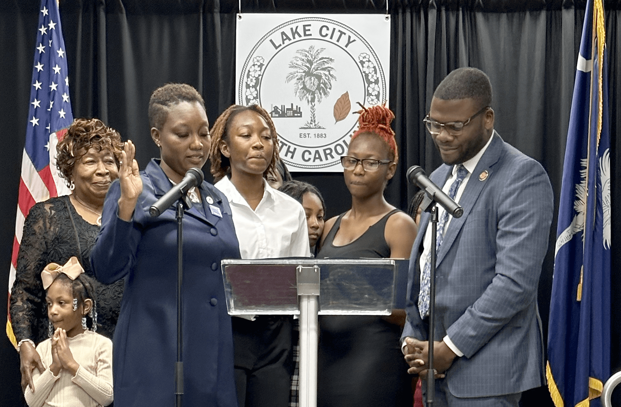 Mayor Yamekia Robinson takes the Oath of Office on stage with members of her family